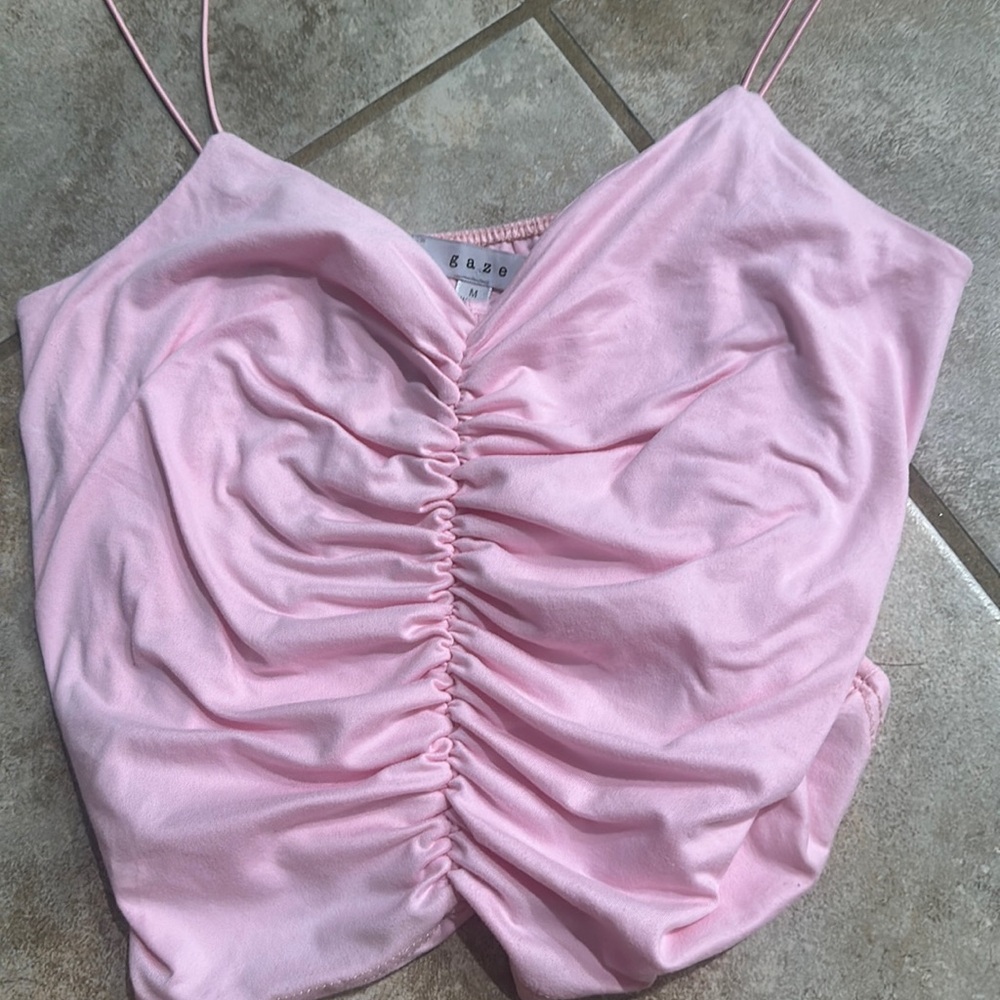 pink top